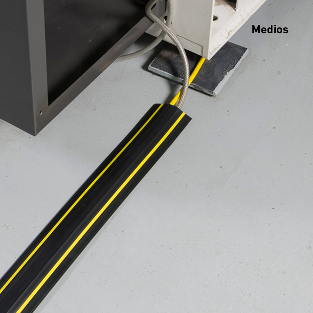 Pasacables de suelo para protección de cables eléctricos de 3 vías 90x60x8cm